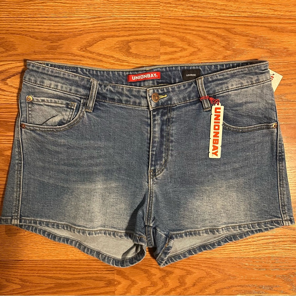 NWT UNIONBAY Jean Shorts with decorative pockets size 13/31